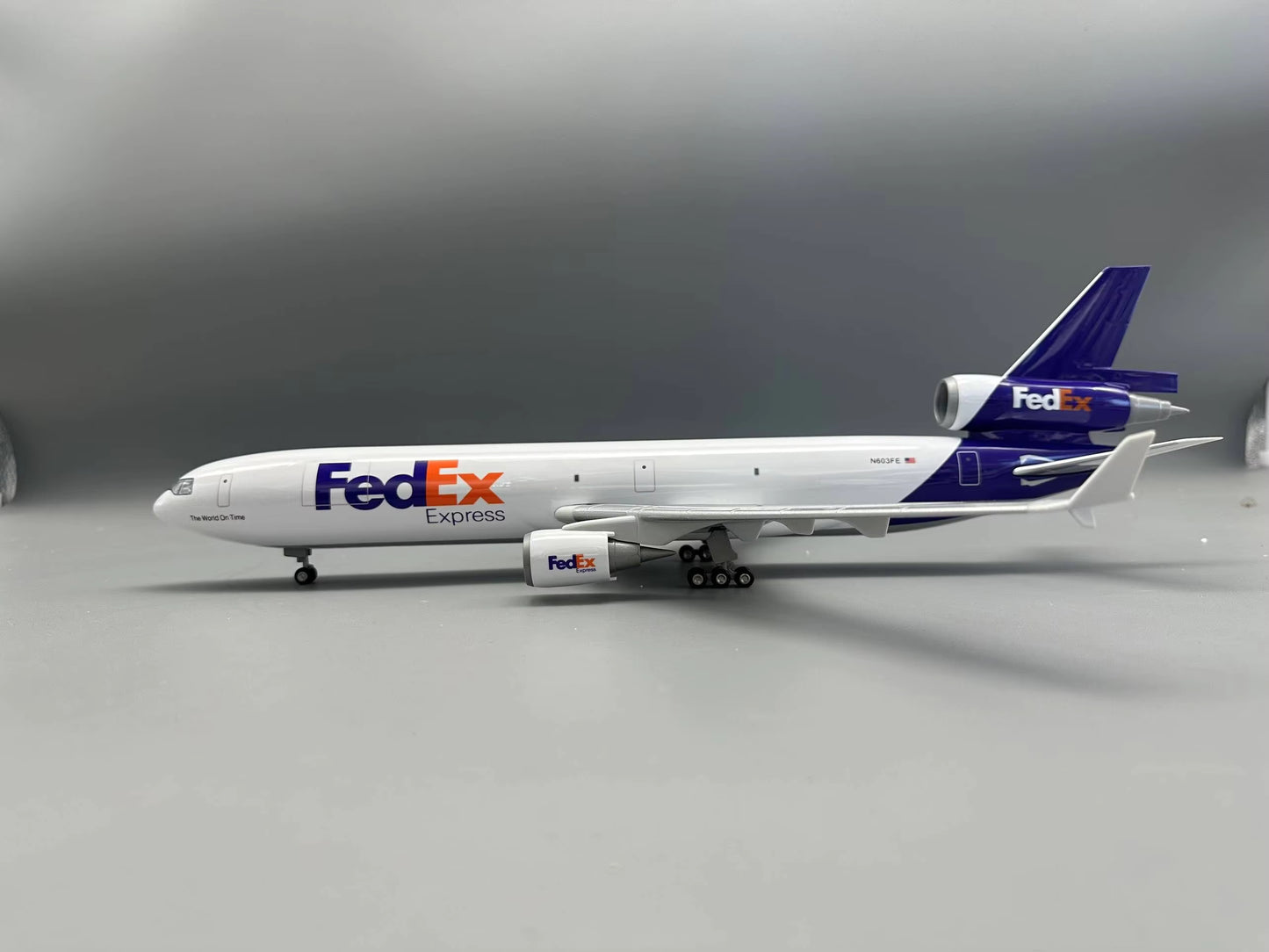 Fedex McDonnell Douglas MD-11 Freighter 47cm 1/160 Model Plane