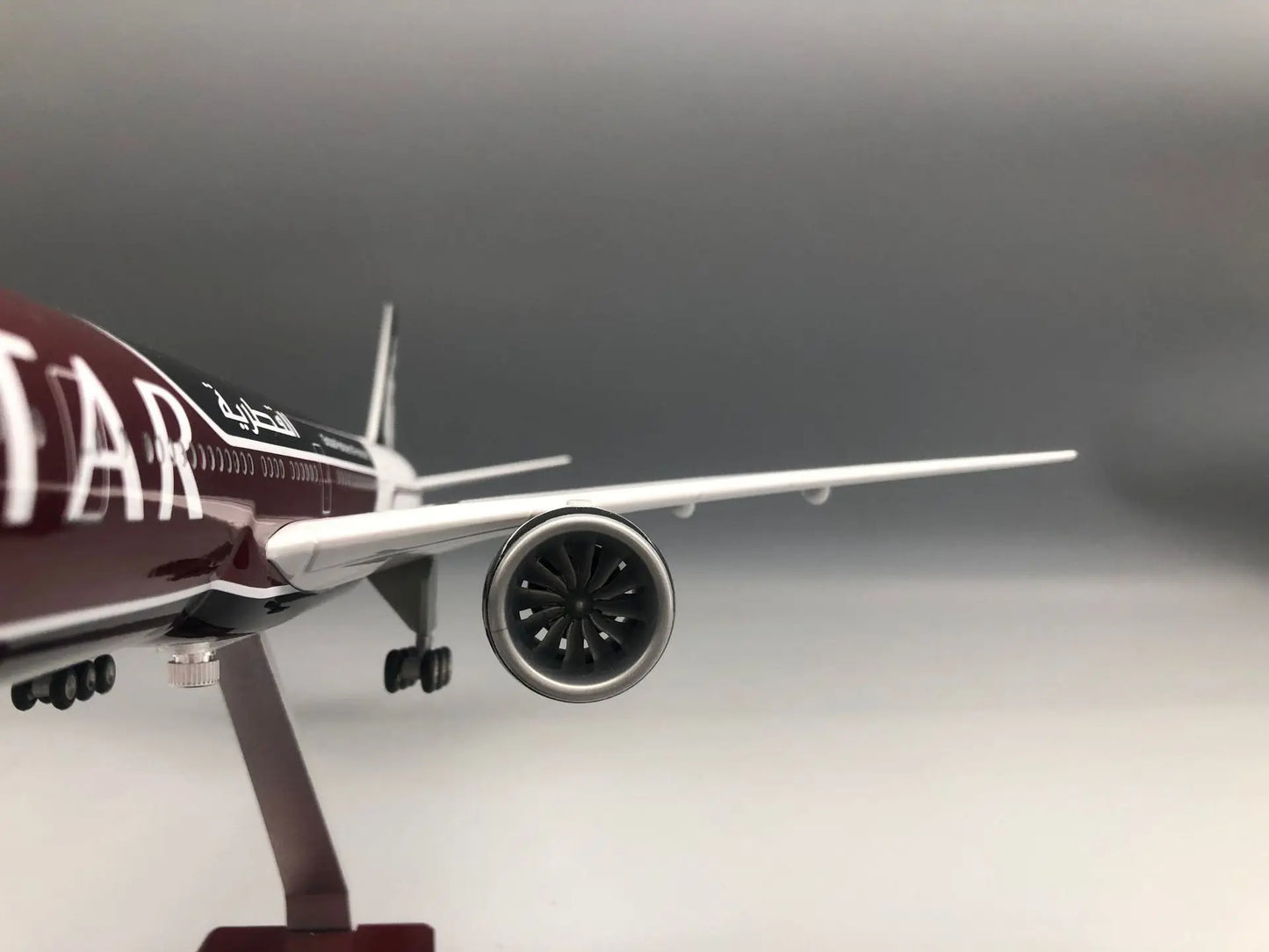 Qatar Airways Boeing 777 Formula 1 Livery 47cm 1/160 LED & Non LED Model Plane