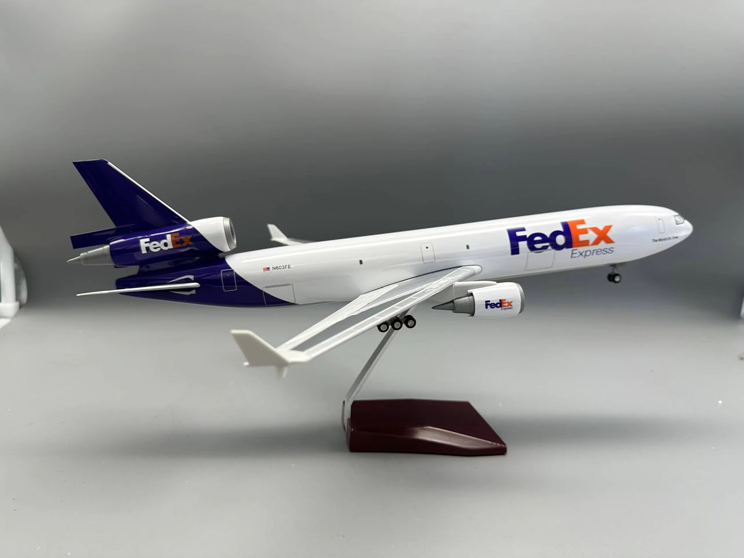 Fedex McDonnell Douglas MD-11 Freighter 47cm 1/160 Model Plane