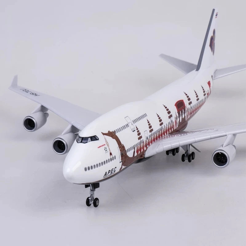 Thai Airways Boeing 747-400 Royal Bargue Livery 47cm 1/160 LED & Non LED Model Plane