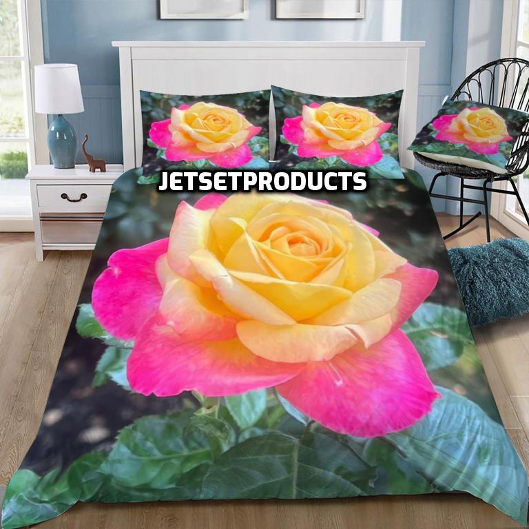 Stunning Rose Doona / Duvet Cover and 2 Pillow Slips