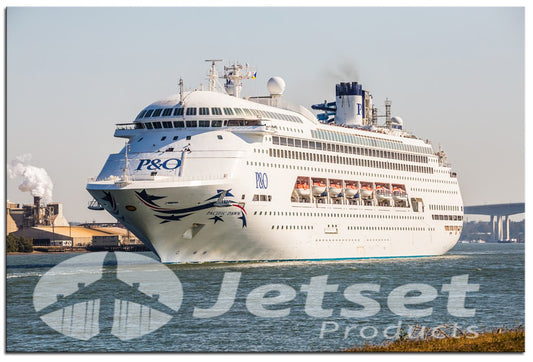 P & O Cruise Ship on the Brisbane River 1PGR007