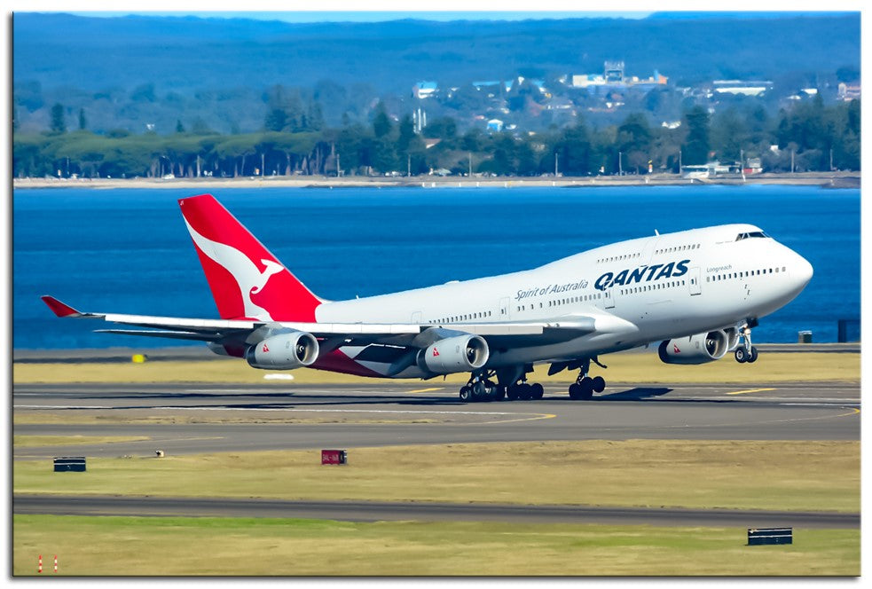 Qantas 747-400 VH-OEI Taking Off 3 Panel Canvas Print 1Window003